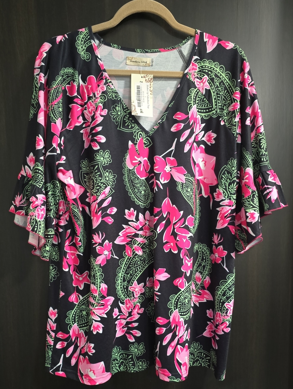 Southern Stitch Black/Floral V-Neck Ruffle Sleeve L/XL Top
